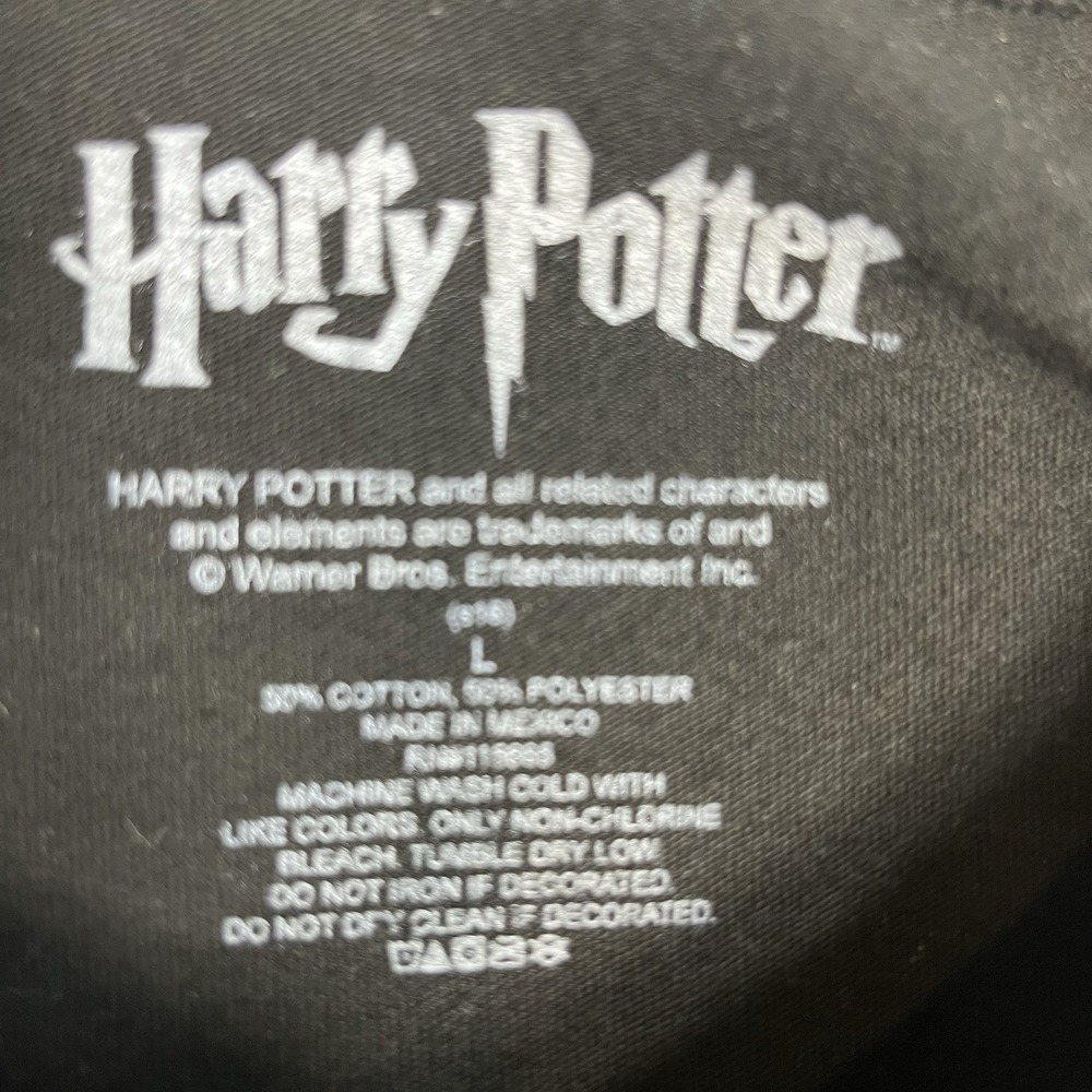 Harry Potter Hogwarts School of Witchcraft &Wizardry Tshrt Womens L Coat of Arms - Picture 3 of 5